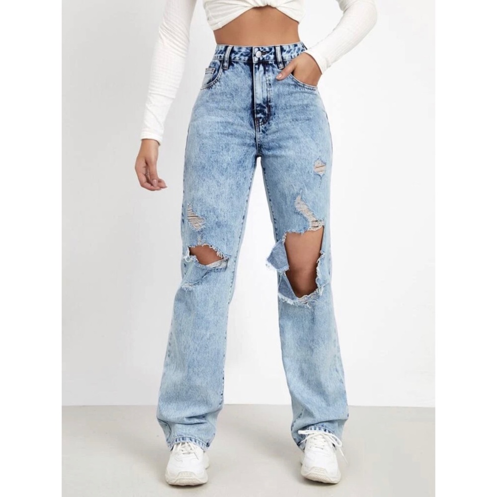 90s Style Highwaisted Ripped Jeans